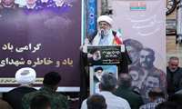 ملت ایران با احیای اسلام دشمنان را رسوا کرد